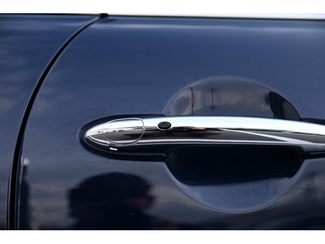 ＭＩＮＩ ジョンクーパーワークス　純正ＨＤＤナビ　純正１８インチＡＷ　Ｂカメラ　ＰＤＣ　コンフォートアクセス　ＥＴＣ２．０　ＬＥＤヘッドライト　オートライト　レインセンサー　Ｄモード　クルコン　ＨＵＤ（16枚目）