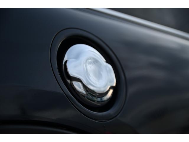 ＭＩＮＩ ジョンクーパーワークス　純正ＨＤＤナビ　純正１８インチＡＷ　Ｂカメラ　ＰＤＣ　コンフォートアクセス　ＥＴＣ２．０　ＬＥＤヘッドライト　オートライト　レインセンサー　Ｄモード　クルコン　ＨＵＤ（17枚目）