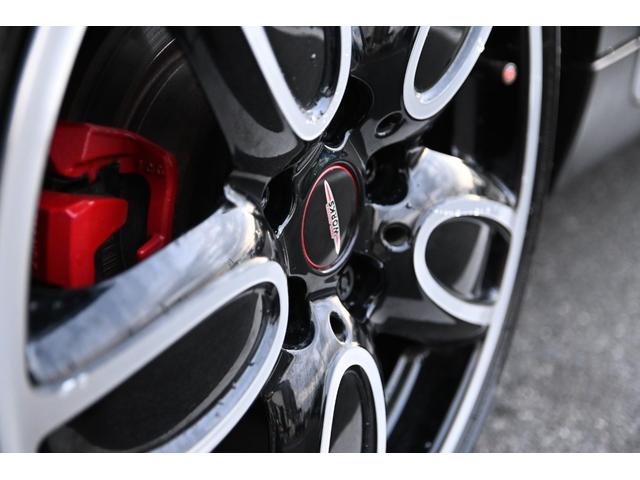 ＭＩＮＩ ジョンクーパーワークス　純正ＨＤＤナビ　純正１８インチＡＷ　Ｂカメラ　ＰＤＣ　コンフォートアクセス　ＥＴＣ２．０　ＬＥＤヘッドライト　オートライト　レインセンサー　Ｄモード　クルコン　ＨＵＤ（18枚目）