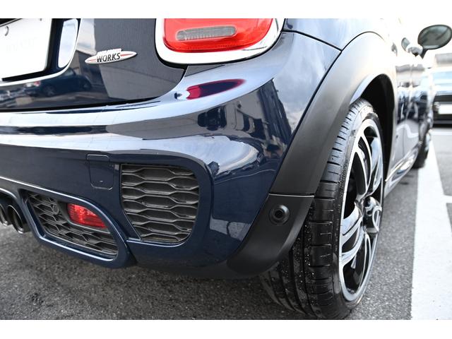 ＭＩＮＩ ジョンクーパーワークス　純正ＨＤＤナビ　純正１８インチＡＷ　Ｂカメラ　ＰＤＣ　コンフォートアクセス　ＥＴＣ２．０　ＬＥＤヘッドライト　オートライト　レインセンサー　Ｄモード　クルコン　ＨＵＤ（19枚目）