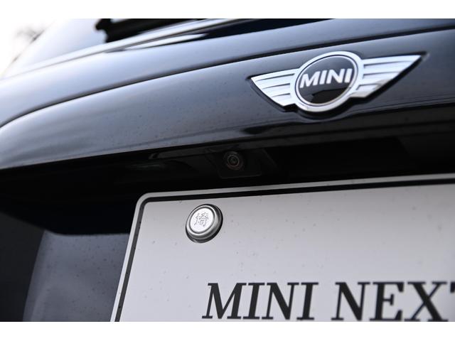 ＭＩＮＩ ジョンクーパーワークス　純正ＨＤＤナビ　純正１８インチＡＷ　Ｂカメラ　ＰＤＣ　コンフォートアクセス　ＥＴＣ２．０　ＬＥＤヘッドライト　オートライト　レインセンサー　Ｄモード　クルコン　ＨＵＤ（22枚目）