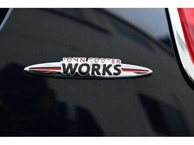 ＭＩＮＩ ジョンクーパーワークス　純正ＨＤＤナビ　純正１８インチＡＷ　Ｂカメラ　ＰＤＣ　コンフォートアクセス　ＥＴＣ２．０　ＬＥＤヘッドライト　オートライト　レインセンサー　Ｄモード　クルコン　ＨＵＤ（25枚目）
