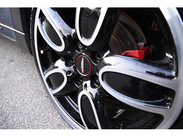 ＭＩＮＩ ジョンクーパーワークス　純正ＨＤＤナビ　純正１８インチＡＷ　Ｂカメラ　ＰＤＣ　コンフォートアクセス　ＥＴＣ２．０　ＬＥＤヘッドライト　オートライト　レインセンサー　Ｄモード　クルコン　ＨＵＤ（28枚目）