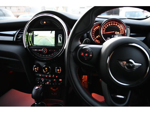 ＭＩＮＩ ジョンクーパーワークス　純正ＨＤＤナビ　純正１８インチＡＷ　Ｂカメラ　ＰＤＣ　コンフォートアクセス　ＥＴＣ２．０　ＬＥＤヘッドライト　オートライト　レインセンサー　Ｄモード　クルコン　ＨＵＤ（42枚目）