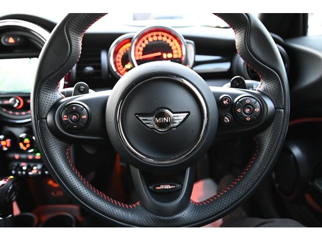 ＭＩＮＩ ジョンクーパーワークス　純正ＨＤＤナビ　純正１８インチＡＷ　Ｂカメラ　ＰＤＣ　コンフォートアクセス　ＥＴＣ２．０　ＬＥＤヘッドライト　オートライト　レインセンサー　Ｄモード　クルコン　ＨＵＤ（43枚目）