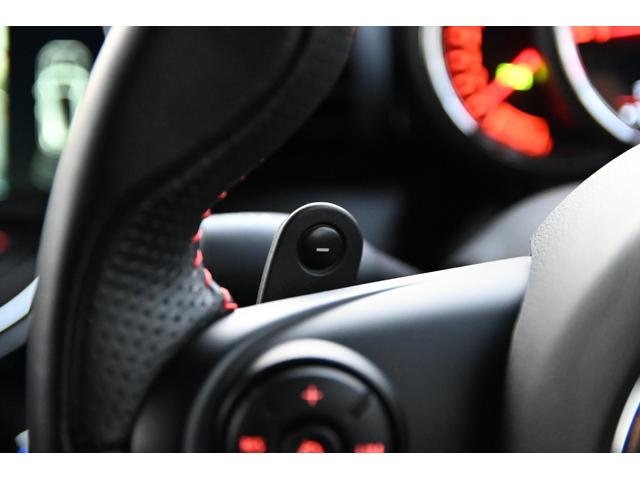 ＭＩＮＩ ジョンクーパーワークス　純正ＨＤＤナビ　純正１８インチＡＷ　Ｂカメラ　ＰＤＣ　コンフォートアクセス　ＥＴＣ２．０　ＬＥＤヘッドライト　オートライト　レインセンサー　Ｄモード　クルコン　ＨＵＤ（47枚目）