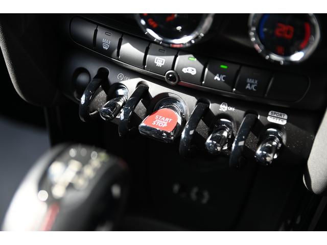 ＭＩＮＩ ジョンクーパーワークス　純正ＨＤＤナビ　純正１８インチＡＷ　Ｂカメラ　ＰＤＣ　コンフォートアクセス　ＥＴＣ２．０　ＬＥＤヘッドライト　オートライト　レインセンサー　Ｄモード　クルコン　ＨＵＤ（56枚目）