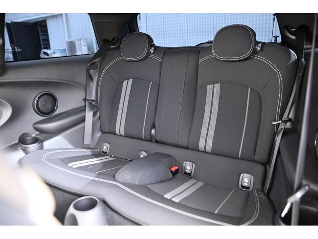 ＭＩＮＩ ジョンクーパーワークス　純正ＨＤＤナビ　純正１８インチＡＷ　Ｂカメラ　ＰＤＣ　コンフォートアクセス　ＥＴＣ２．０　ＬＥＤヘッドライト　オートライト　レインセンサー　Ｄモード　クルコン　ＨＵＤ（67枚目）