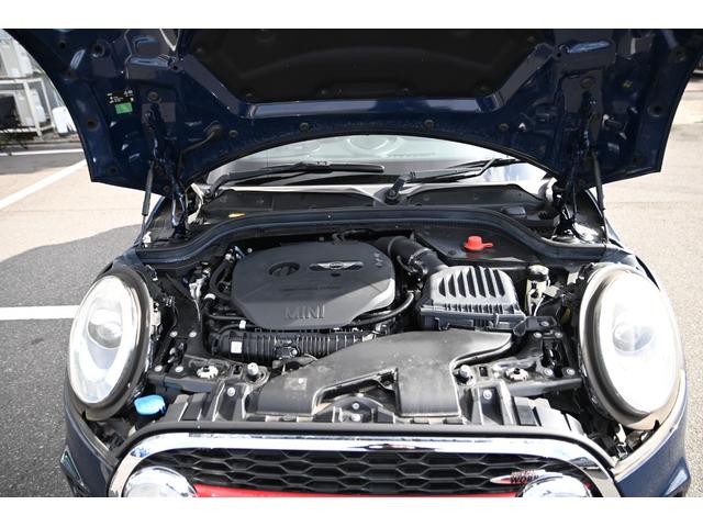 ＭＩＮＩ ジョンクーパーワークス　純正ＨＤＤナビ　純正１８インチＡＷ　Ｂカメラ　ＰＤＣ　コンフォートアクセス　ＥＴＣ２．０　ＬＥＤヘッドライト　オートライト　レインセンサー　Ｄモード　クルコン　ＨＵＤ（68枚目）