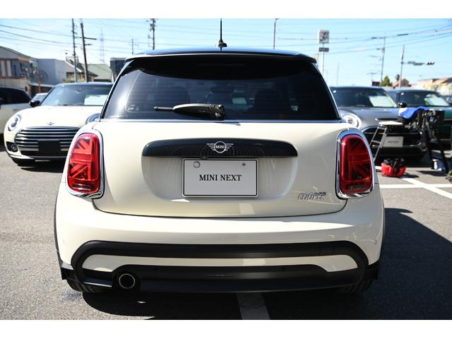 ＭＩＮＩ クーパー　純正ＨＤＤナビ　純正１６インチＡＷ　Ｄアシスト　バックカメラ　ＰＤＣ　コンフォートアクセス　アームレスト　ＬＥＤヘッドライト（8枚目）