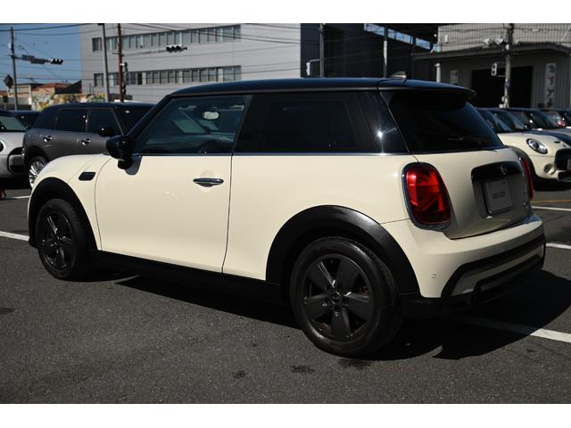 ＭＩＮＩ クーパー　純正ＨＤＤナビ　純正１６インチＡＷ　Ｄアシスト　バックカメラ　ＰＤＣ　コンフォートアクセス　アームレスト　ＬＥＤヘッドライト（9枚目）