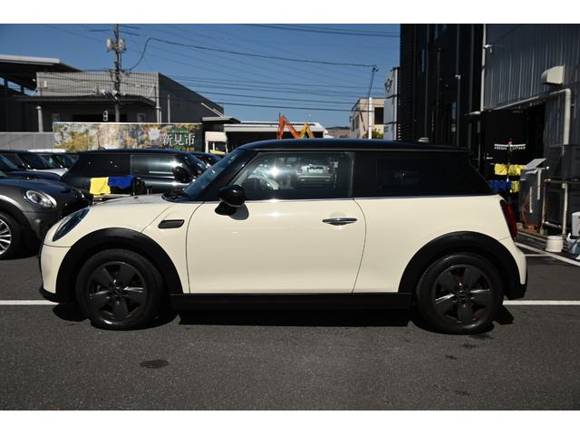 ＭＩＮＩ クーパー　純正ＨＤＤナビ　純正１６インチＡＷ　Ｄアシスト　バックカメラ　ＰＤＣ　コンフォートアクセス　アームレスト　ＬＥＤヘッドライト（10枚目）