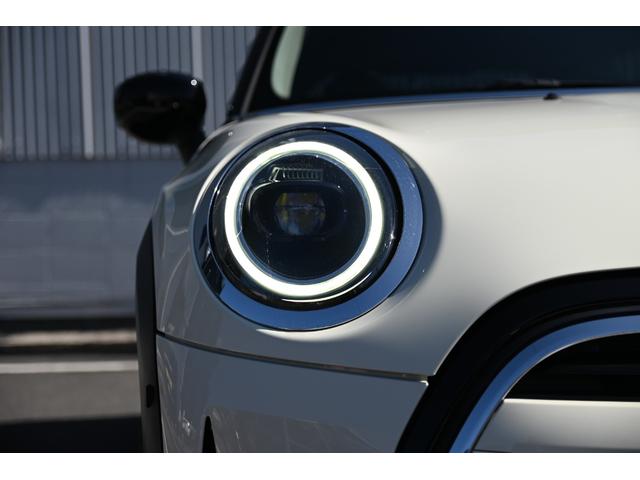 ＭＩＮＩ クーパー　純正ＨＤＤナビ　純正１６インチＡＷ　Ｄアシスト　バックカメラ　ＰＤＣ　コンフォートアクセス　アームレスト　ＬＥＤヘッドライト（12枚目）