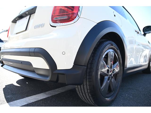 ＭＩＮＩ クーパー　純正ＨＤＤナビ　純正１６インチＡＷ　Ｄアシスト　バックカメラ　ＰＤＣ　コンフォートアクセス　アームレスト　ＬＥＤヘッドライト（23枚目）