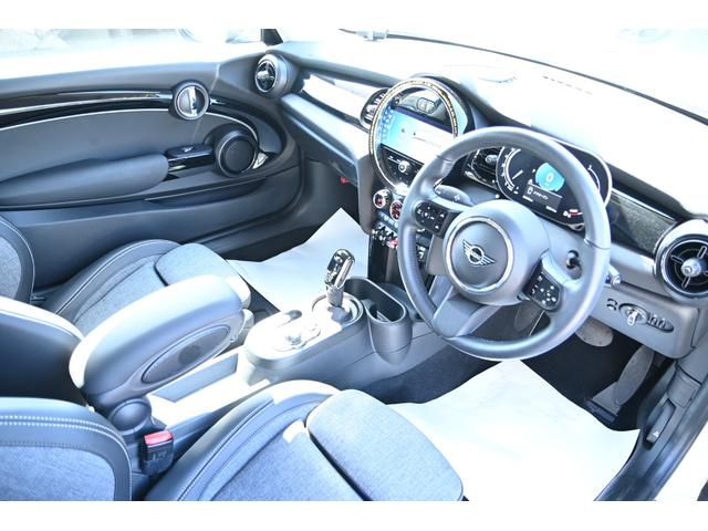 ＭＩＮＩ クーパー　純正ＨＤＤナビ　純正１６インチＡＷ　Ｄアシスト　バックカメラ　ＰＤＣ　コンフォートアクセス　アームレスト　ＬＥＤヘッドライト（39枚目）