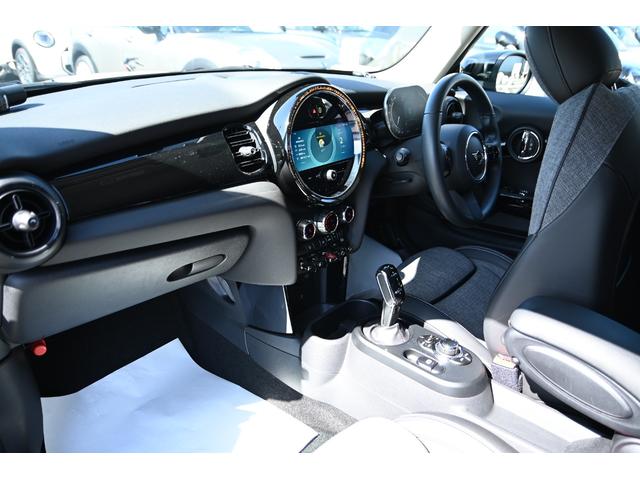 ＭＩＮＩ クーパー　純正ＨＤＤナビ　純正１６インチＡＷ　Ｄアシスト　バックカメラ　ＰＤＣ　コンフォートアクセス　アームレスト　ＬＥＤヘッドライト（64枚目）