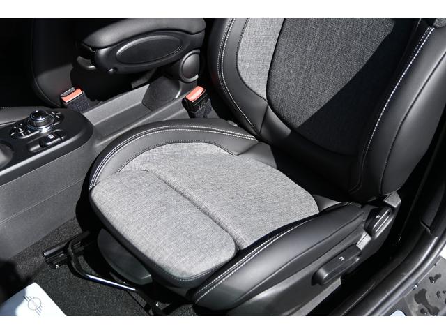 ＭＩＮＩ クーパー　純正ＨＤＤナビ　純正１６インチＡＷ　Ｄアシスト　バックカメラ　ＰＤＣ　コンフォートアクセス　アームレスト　ＬＥＤヘッドライト（65枚目）