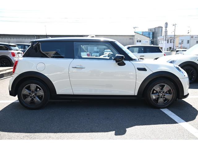 ＭＩＮＩ クーパー　純正ＨＤＤナビ　純正１６インチＡＷ　Ｄアシスト　バックカメラ　ＰＤＣ　コンフォートアクセス　アームレスト　ＬＥＤヘッドライト（79枚目）