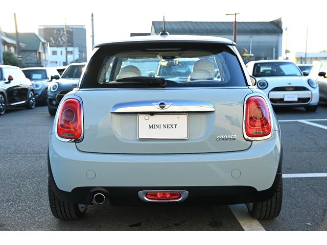 ＭＩＮＩ クーパー　アイスブルー　限定車アイスブルー　純正ＨＤＤナビ　純正１８インチホワイトＡＷ　社外Ｂカメラ　コンフォートアクセス　ＬＥＤヘッドライト　カバナシートカバー（8枚目）