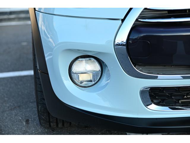ＭＩＮＩ クーパー　アイスブルー　限定車アイスブルー　純正ＨＤＤナビ　純正１８インチホワイトＡＷ　社外Ｂカメラ　コンフォートアクセス　ＬＥＤヘッドライト　カバナシートカバー（13枚目）
