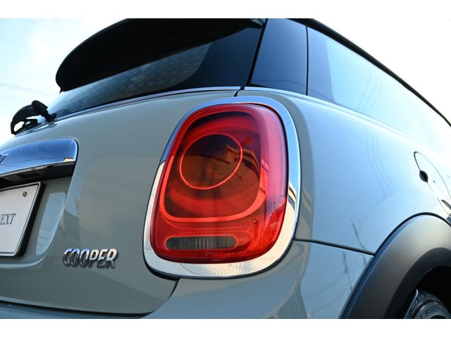 ＭＩＮＩ クーパー　アイスブルー　限定車アイスブルー　純正ＨＤＤナビ　純正１８インチホワイトＡＷ　社外Ｂカメラ　コンフォートアクセス　ＬＥＤヘッドライト　カバナシートカバー（20枚目）