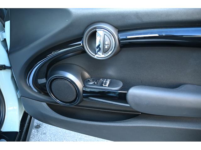 ＭＩＮＩ クーパー　アイスブルー　限定車アイスブルー　純正ＨＤＤナビ　純正１８インチホワイトＡＷ　社外Ｂカメラ　コンフォートアクセス　ＬＥＤヘッドライト　カバナシートカバー（35枚目）