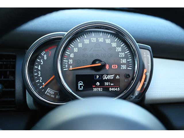 ＭＩＮＩ クーパー　アイスブルー　限定車アイスブルー　純正ＨＤＤナビ　純正１８インチホワイトＡＷ　社外Ｂカメラ　コンフォートアクセス　ＬＥＤヘッドライト　カバナシートカバー（44枚目）
