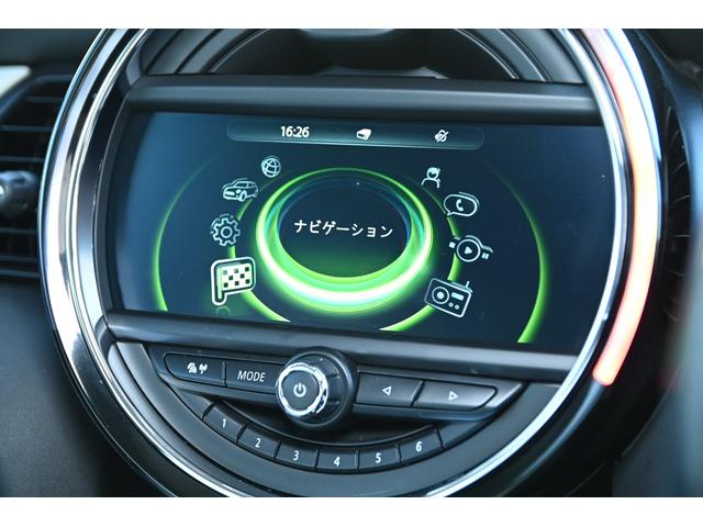 ＭＩＮＩ クーパー　アイスブルー　限定車アイスブルー　純正ＨＤＤナビ　純正１８インチホワイトＡＷ　社外Ｂカメラ　コンフォートアクセス　ＬＥＤヘッドライト　カバナシートカバー（47枚目）