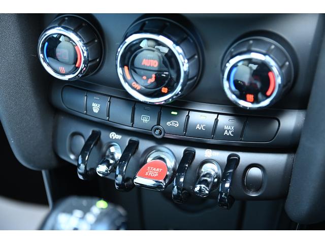 ＭＩＮＩ クーパー　アイスブルー　限定車アイスブルー　純正ＨＤＤナビ　純正１８インチホワイトＡＷ　社外Ｂカメラ　コンフォートアクセス　ＬＥＤヘッドライト　カバナシートカバー（49枚目）