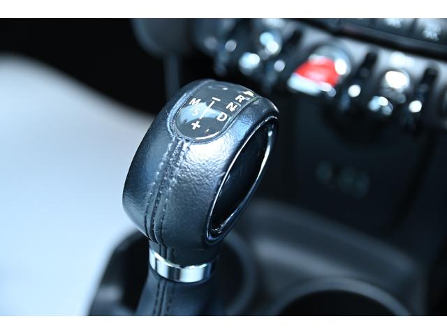 ＭＩＮＩ クーパー　アイスブルー　限定車アイスブルー　純正ＨＤＤナビ　純正１８インチホワイトＡＷ　社外Ｂカメラ　コンフォートアクセス　ＬＥＤヘッドライト　カバナシートカバー（51枚目）