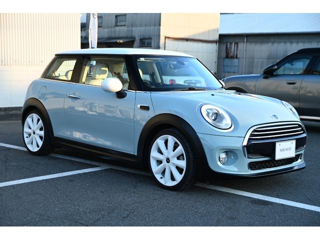 ＭＩＮＩ クーパー　アイスブルー　限定車アイスブルー　純正ＨＤＤナビ　純正１８インチホワイトＡＷ　社外Ｂカメラ　コンフォートアクセス　ＬＥＤヘッドライト　カバナシートカバー（66枚目）