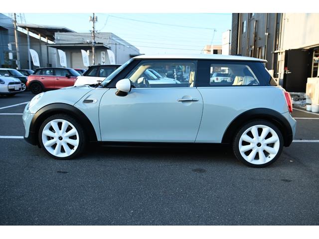 ＭＩＮＩ クーパー　アイスブルー　限定車アイスブルー　純正ＨＤＤナビ　純正１８インチホワイトＡＷ　社外Ｂカメラ　コンフォートアクセス　ＬＥＤヘッドライト　カバナシートカバー（67枚目）
