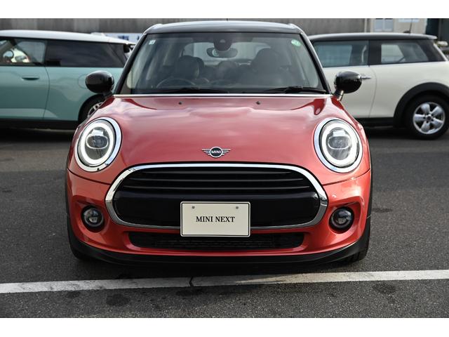 ＭＩＮＩ ローズウッドエディション　純正ナビ　純正１６ＡＷ　ＰＤＣ　バックカメラ　ＰＤＣ　コンフォートアクセス　アームレスト　ＥＴＣ２．０　ＬＥＤヘッドライト　ハーフレザーシート　オートライト　レインセンサー（4枚目）