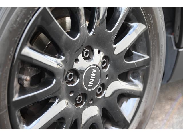 ＭＩＮＩ ローズウッドエディション　純正ナビ　純正１６ＡＷ　ＰＤＣ　バックカメラ　ＰＤＣ　コンフォートアクセス　アームレスト　ＥＴＣ２．０　ＬＥＤヘッドライト　ハーフレザーシート　オートライト　レインセンサー（19枚目）