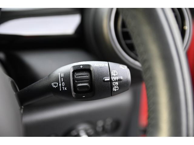 ＭＩＮＩ ローズウッドエディション　純正ナビ　純正１６ＡＷ　ＰＤＣ　バックカメラ　ＰＤＣ　コンフォートアクセス　アームレスト　ＥＴＣ２．０　ＬＥＤヘッドライト　ハーフレザーシート　オートライト　レインセンサー（46枚目）
