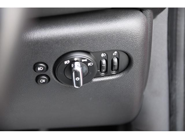 ＭＩＮＩ ローズウッドエディション　純正ナビ　純正１６ＡＷ　ＰＤＣ　バックカメラ　ＰＤＣ　コンフォートアクセス　アームレスト　ＥＴＣ２．０　ＬＥＤヘッドライト　ハーフレザーシート　オートライト　レインセンサー（47枚目）