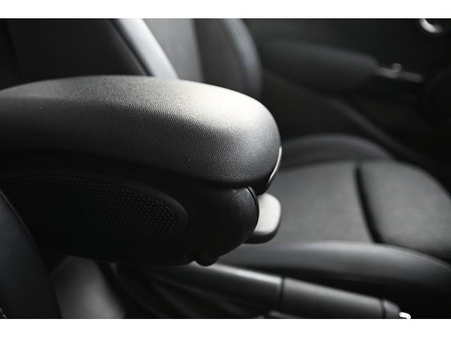 ＭＩＮＩ ローズウッドエディション　純正ナビ　純正１６ＡＷ　ＰＤＣ　バックカメラ　ＰＤＣ　コンフォートアクセス　アームレスト　ＥＴＣ２．０　ＬＥＤヘッドライト　ハーフレザーシート　オートライト　レインセンサー（58枚目）