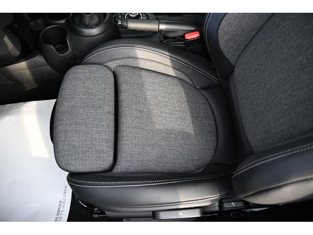 ＭＩＮＩ ローズウッドエディション　純正ナビ　純正１６ＡＷ　ＰＤＣ　バックカメラ　ＰＤＣ　コンフォートアクセス　アームレスト　ＥＴＣ２．０　ＬＥＤヘッドライト　ハーフレザーシート　オートライト　レインセンサー（68枚目）