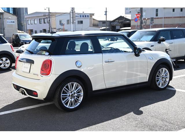 ＭＩＮＩ クーパーＳ　純正１７インチＡＷ　純正ナビ　ＡＢＳ　コンフォートアクセス　アームレスト　ＥＴＣ２．０　ＬＥＤヘッドライト　オートライト　レインセンサー　ＥＴＣ２．０（7枚目）