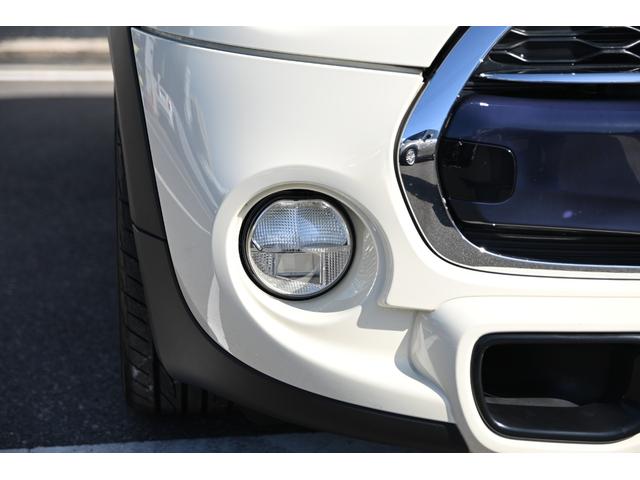 ＭＩＮＩ クーパーＳ　純正１７インチＡＷ　純正ナビ　ＡＢＳ　コンフォートアクセス　アームレスト　ＥＴＣ２．０　ＬＥＤヘッドライト　オートライト　レインセンサー　ＥＴＣ２．０（13枚目）
