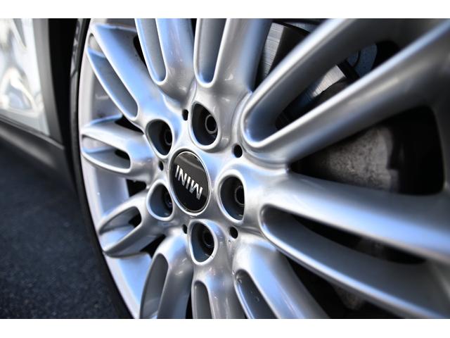 ＭＩＮＩ クーパーＳ　純正１７インチＡＷ　純正ナビ　ＡＢＳ　コンフォートアクセス　アームレスト　ＥＴＣ２．０　ＬＥＤヘッドライト　オートライト　レインセンサー　ＥＴＣ２．０（14枚目）