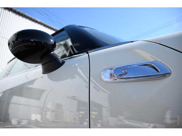 ＭＩＮＩ クーパーＳ　純正１７インチＡＷ　純正ナビ　ＡＢＳ　コンフォートアクセス　アームレスト　ＥＴＣ２．０　ＬＥＤヘッドライト　オートライト　レインセンサー　ＥＴＣ２．０（15枚目）