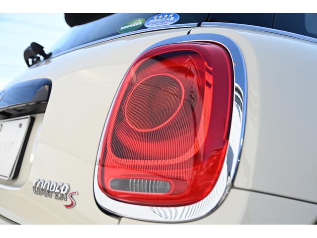 ＭＩＮＩ クーパーＳ　純正１７インチＡＷ　純正ナビ　ＡＢＳ　コンフォートアクセス　アームレスト　ＥＴＣ２．０　ＬＥＤヘッドライト　オートライト　レインセンサー　ＥＴＣ２．０（21枚目）