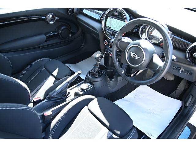 ＭＩＮＩ クーパーＳ　純正１７インチＡＷ　純正ナビ　ＡＢＳ　コンフォートアクセス　アームレスト　ＥＴＣ２．０　ＬＥＤヘッドライト　オートライト　レインセンサー　ＥＴＣ２．０（34枚目）