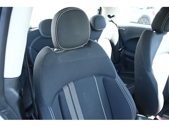 ＭＩＮＩ クーパーＳ　純正１７インチＡＷ　純正ナビ　ＡＢＳ　コンフォートアクセス　アームレスト　ＥＴＣ２．０　ＬＥＤヘッドライト　オートライト　レインセンサー　ＥＴＣ２．０（36枚目）