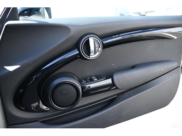 ＭＩＮＩ クーパーＳ　純正１７インチＡＷ　純正ナビ　ＡＢＳ　コンフォートアクセス　アームレスト　ＥＴＣ２．０　ＬＥＤヘッドライト　オートライト　レインセンサー　ＥＴＣ２．０（37枚目）