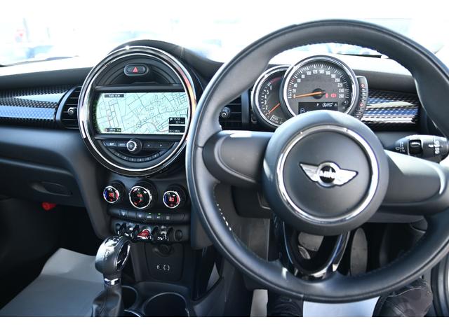 ＭＩＮＩ クーパーＳ　純正１７インチＡＷ　純正ナビ　ＡＢＳ　コンフォートアクセス　アームレスト　ＥＴＣ２．０　ＬＥＤヘッドライト　オートライト　レインセンサー　ＥＴＣ２．０（38枚目）