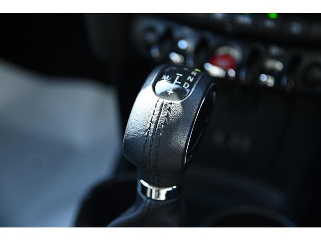 ＭＩＮＩ クーパーＳ　純正１７インチＡＷ　純正ナビ　ＡＢＳ　コンフォートアクセス　アームレスト　ＥＴＣ２．０　ＬＥＤヘッドライト　オートライト　レインセンサー　ＥＴＣ２．０（46枚目）