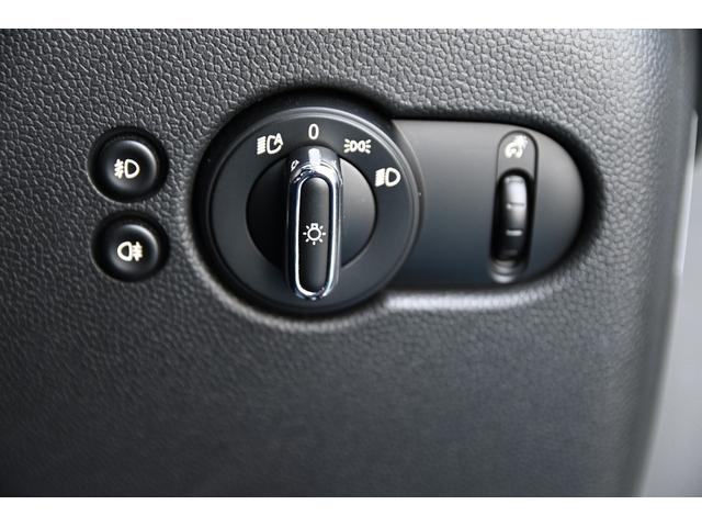 ＭＩＮＩ クーパーＳ　純正１７インチＡＷ　純正ナビ　ＡＢＳ　コンフォートアクセス　アームレスト　ＥＴＣ２．０　ＬＥＤヘッドライト　オートライト　レインセンサー　ＥＴＣ２．０（51枚目）