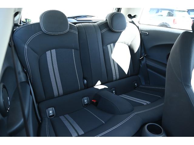 ＭＩＮＩ クーパーＳ　純正１７インチＡＷ　純正ナビ　ＡＢＳ　コンフォートアクセス　アームレスト　ＥＴＣ２．０　ＬＥＤヘッドライト　オートライト　レインセンサー　ＥＴＣ２．０（54枚目）